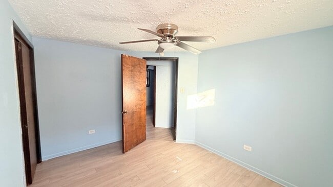 Photo - 15020 Woodlawn Ave Unit 1