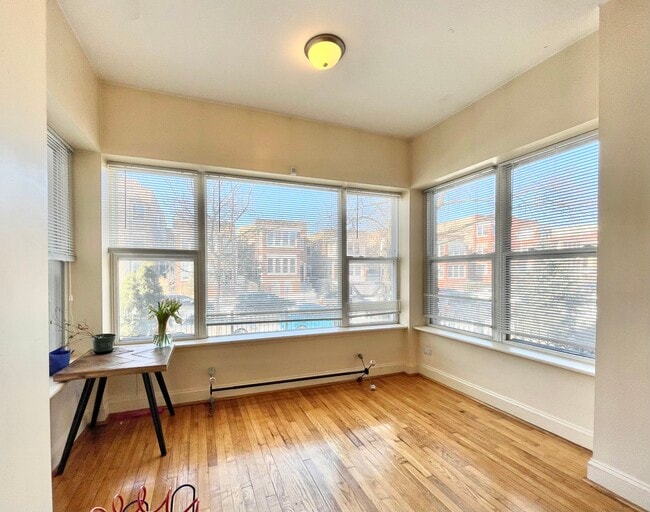 Photo - 4831 N Sawyer Ave Unit 01