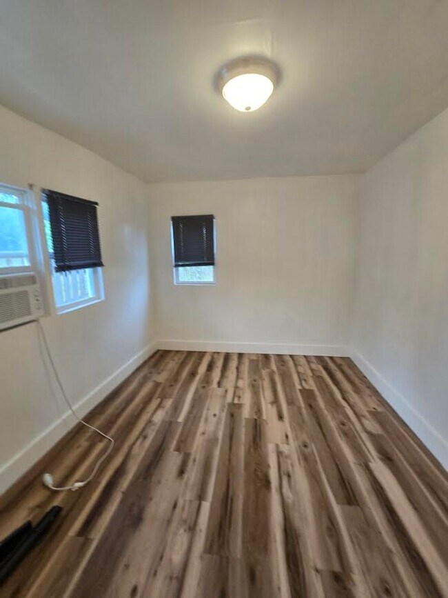 Photo - Spacious One Bedroom Duplex located near S...