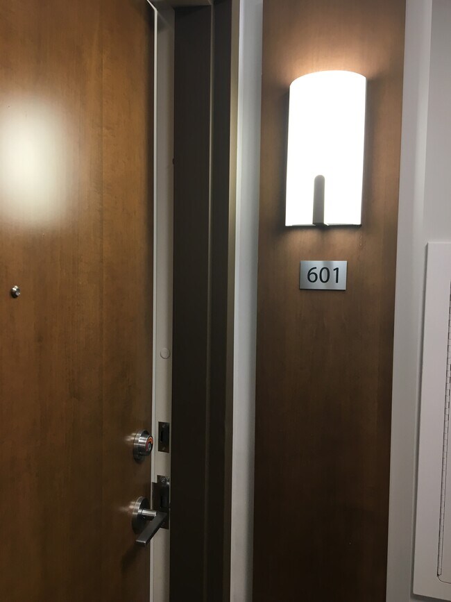 Photo - 340 Plains Rd E Unité 601A