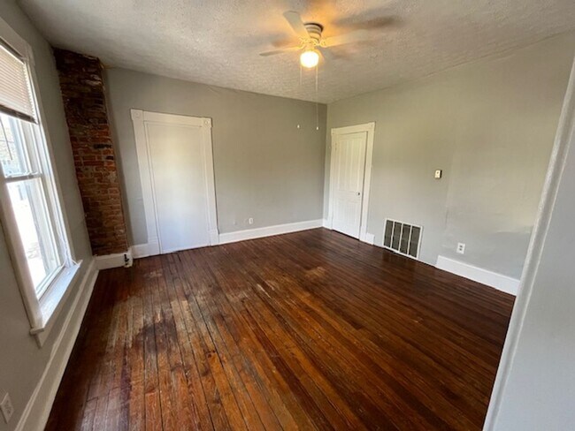 76 E Innis Ave Unit Upstairs apartment