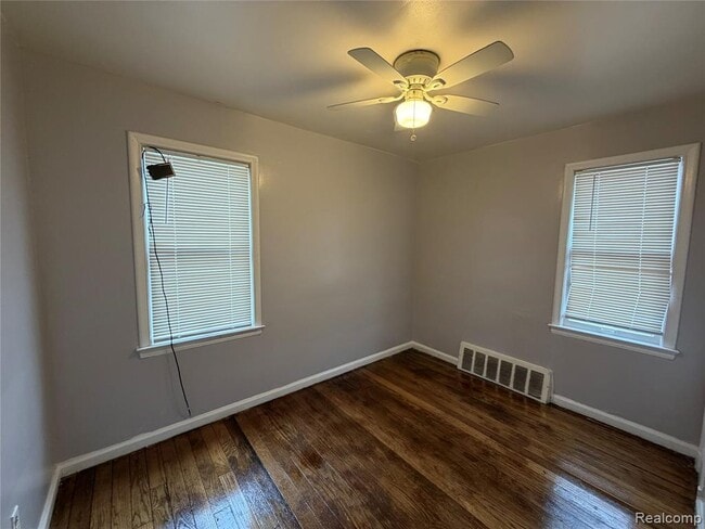 Photo - 7784 Mettetal St