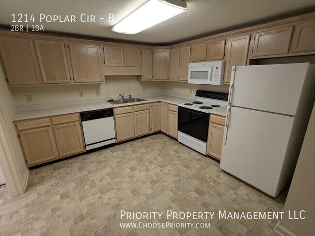 Photo - 1214 Poplar Cir Unit B