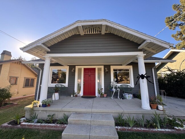 Building Photo - 1789 Walworth Ave Unit 1789 Walworth (Front House)