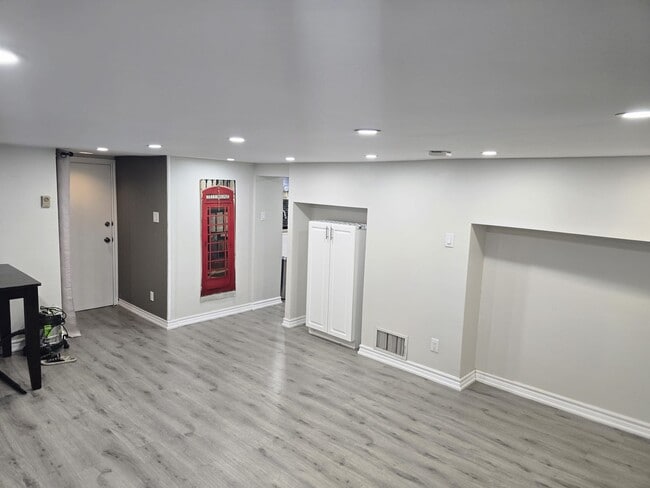 Photo - 46 Lippincott St W Unit Basement Apartment