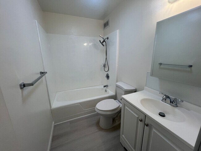 Photo - Large 2 bedroom unit in Maile Terrace Unit A307