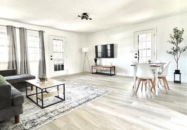 Photo - 104 Cedar Cove Ln