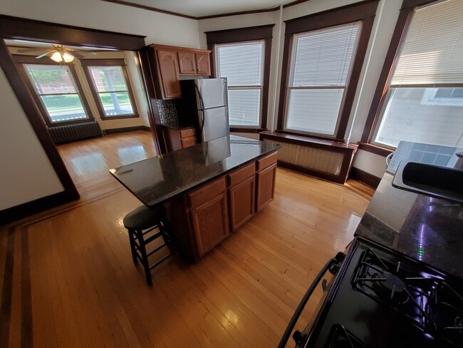 Open floor plan with kitchen open to LR - 218 Ontario St