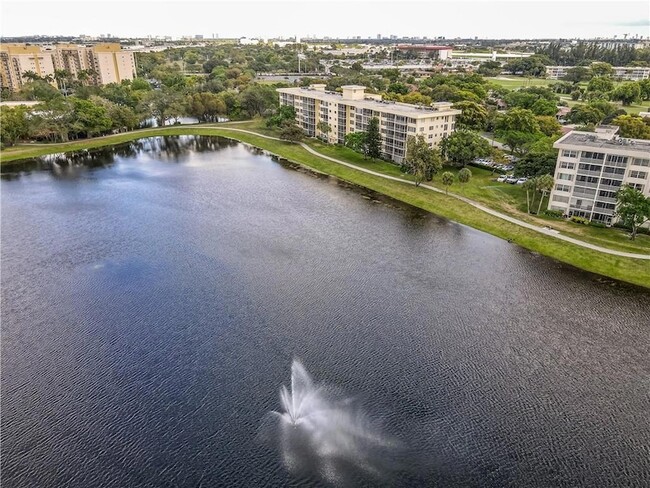 Photo - 2751 N Palm Aire Dr Unit 501