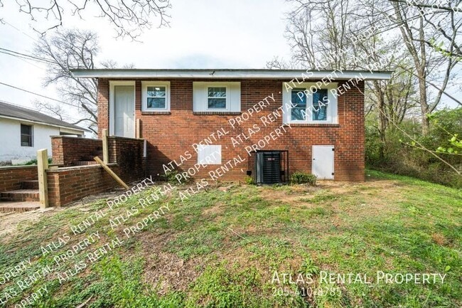 Photo - 1647 Cherry Ave