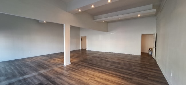 4278 Beverly Blvd