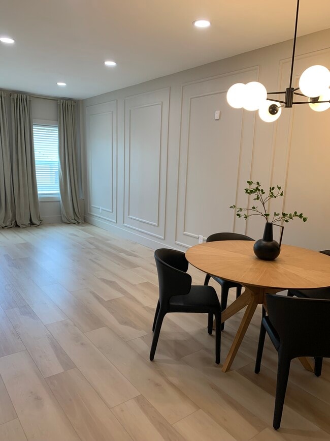 Sala de estar y comedor - 3228 Founders Way