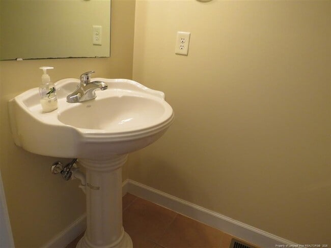 Photo - 270 Hayden Ln