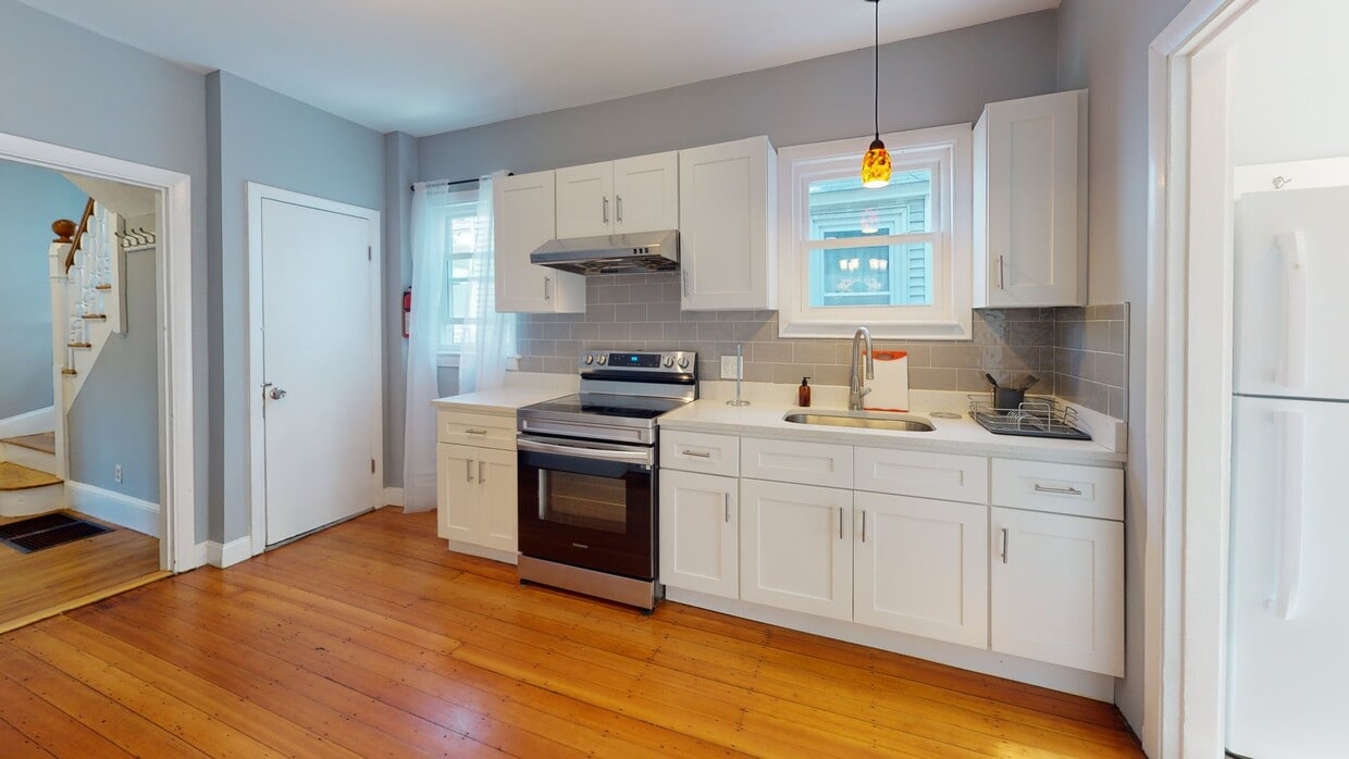 Photo - Private bedroom in 7 bed/2 bath Home