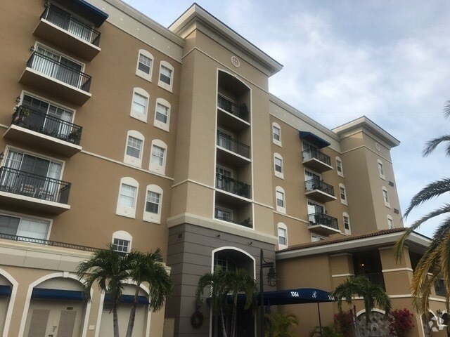 Building Photo - Annual Furnished Rental in Broadway Promen... Unit 1635