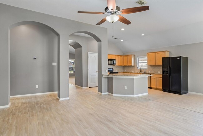 Photo - 402 Abbey Ln