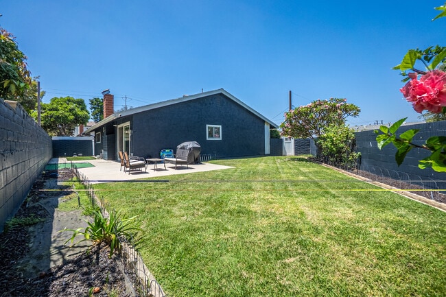 Photo - 15634 Wharff Ln