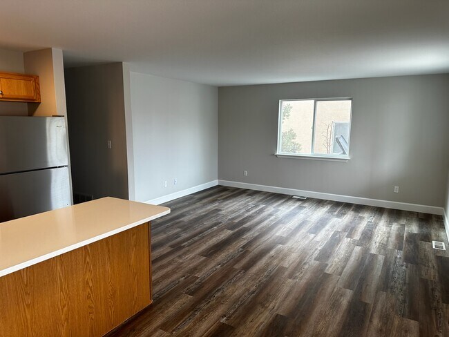 928 Village Cir Unit B
