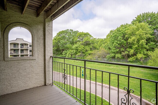 2BR,1BA - 963SF - Deck - Pondview Apartments