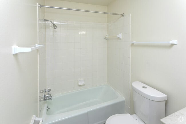 1BR, 1BA - 700SF - Riverview Apartments