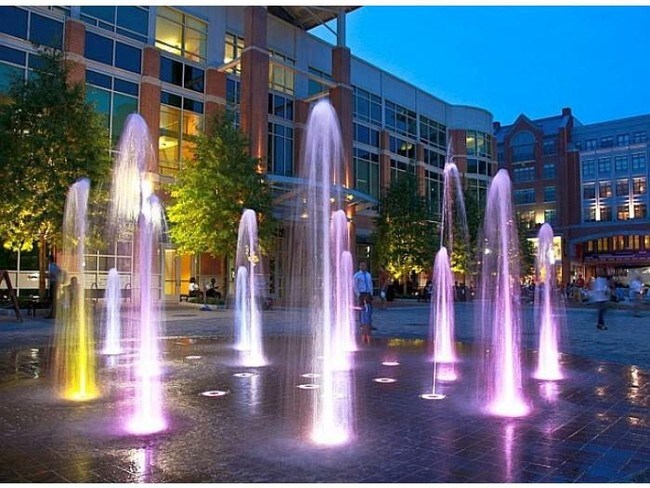 Walk to Town Center !