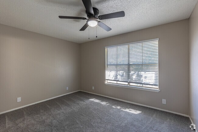 2BR, 2.5BA - 1,094SF - Primary Bedroom - Hemingway House Apartments