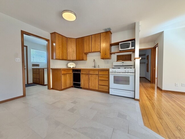 243 Apple St