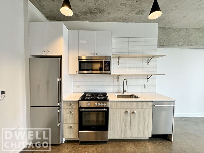 Photo - 102 W Chicago Ave Unidad 1