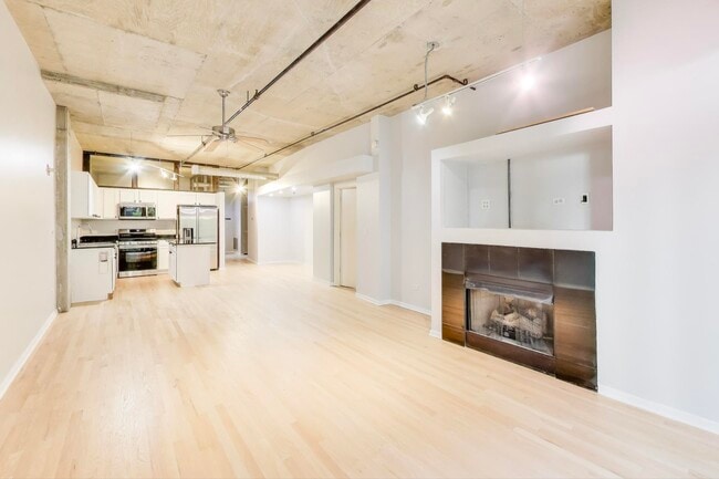 Photo - 933 W Van Buren St Unit 304