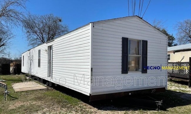 Building Photo - 4040 SW Military Dr Rental