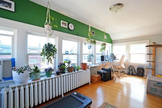 Building Photo - 1920 1st Ave S Unit #3