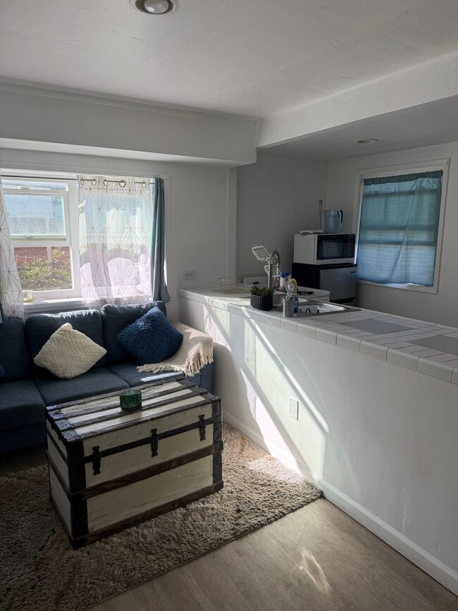 Building Photo - 731-33 Beryl St Unit 733.5