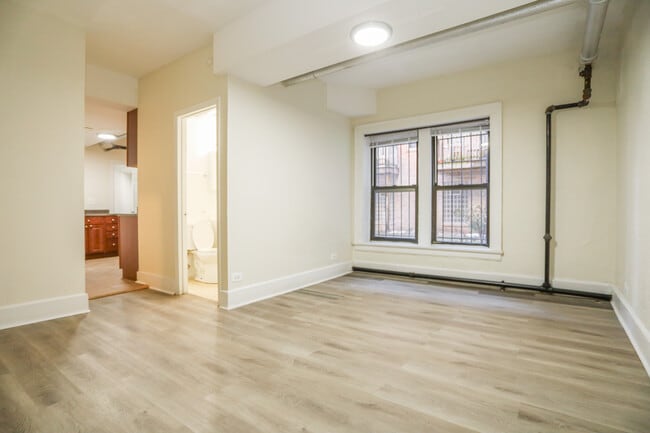 Photo - 7445 N Greenview Ave Unit 104