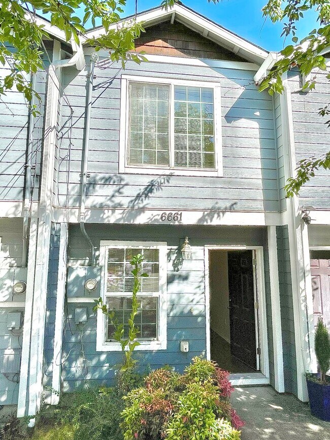Photo - St. Johns Neighborhood Rowhouse with Detached Garage, Private Back Patio