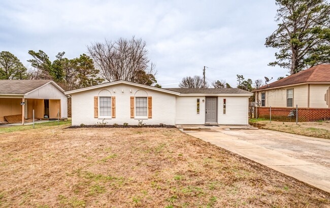 Building Photo - 4980 Vickie Dr