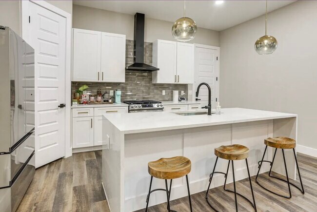 Photo - 3727 Dreyfus St