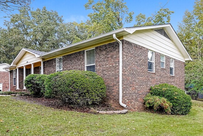 Photo - 1831 Mara Dr NE
