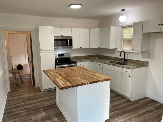 Aéreo - 2416 Sherry Rd