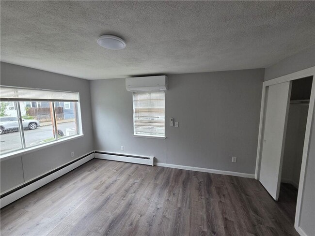 Photo - 15 Barrows St