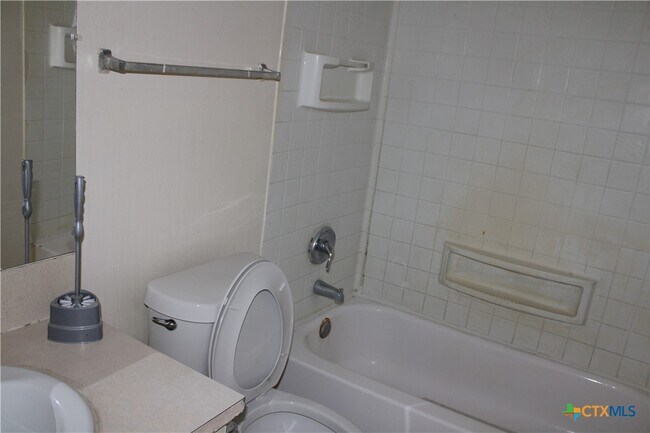 Photo - 2417 Valley Forge Ave Unidad A
