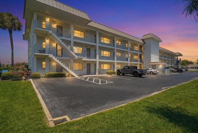 Building Photo - 3330 Gulf of Mexico Dr