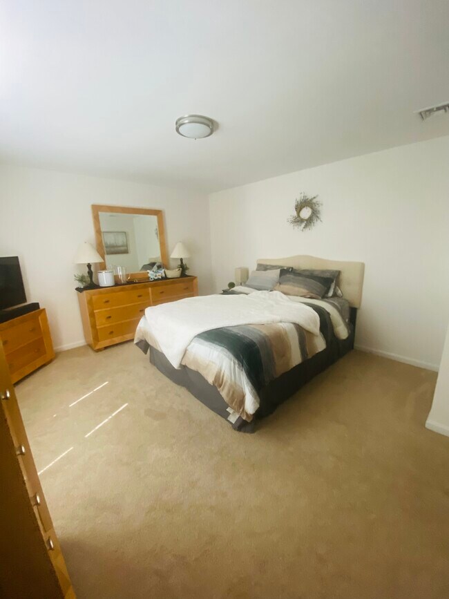 102 Barbara Ln Rental House Rental in Hudson, NH