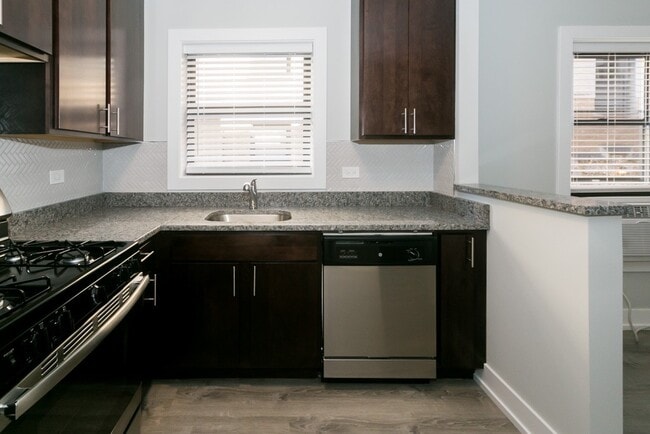 Photo - 735 W Brompton Ave Unit J02P