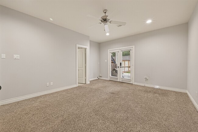 Photo - 5213 Inker St