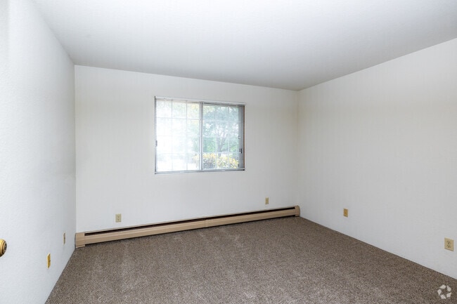 1BR, 1BA - 780SF - Bedroom