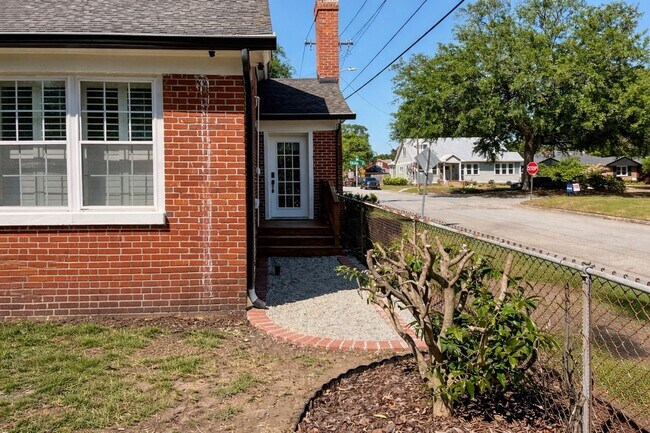 Photo - 3/2 Duplex Conveniently Situated in an Established Neighborhood!