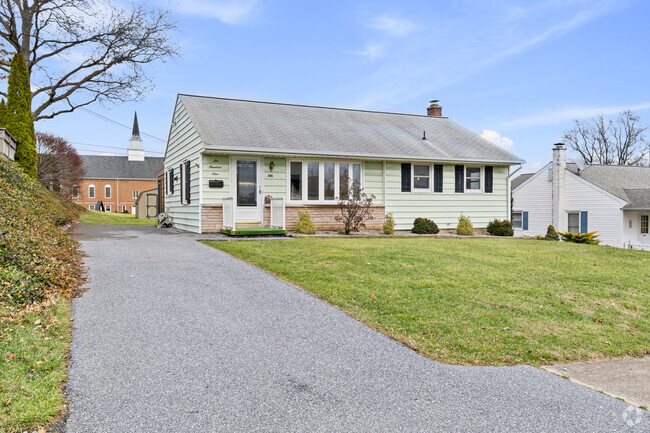 Building Photo - 609 N Mount Joy St Rental