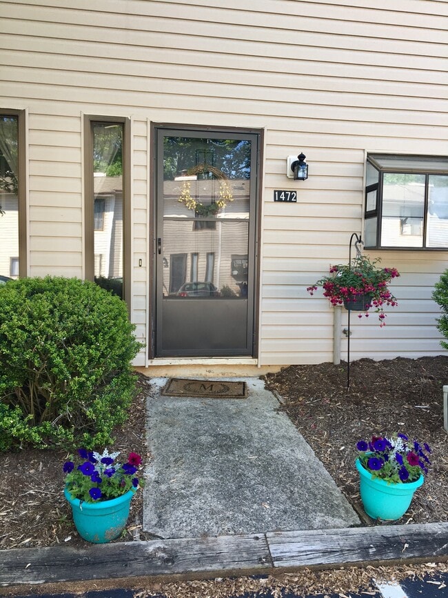 Photo - 1472 Tenbury Dr