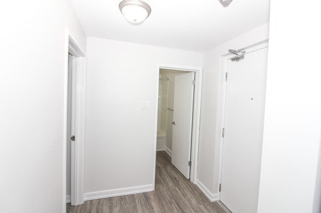 Entrance - 43 Roslyn Road