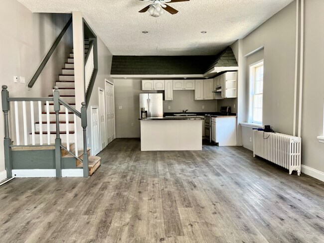 Photo - 1137 E 3rd St Unit 1